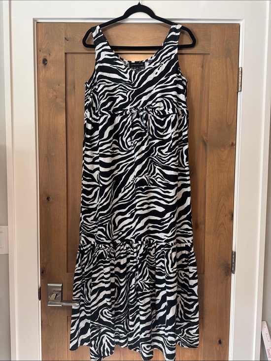Jones New York Dresses & Skirts - Jones New York Tiered 100% Linen Maxi Dress Womens S zebra print Empire waist